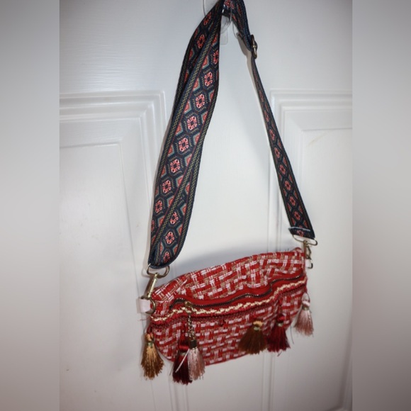 Stylish Beach Crossbody Hand Bags with Tassels - Picture 4 of 4